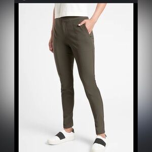 Athleta wonder stash skinny pant size 14 green army olive preowned light wear